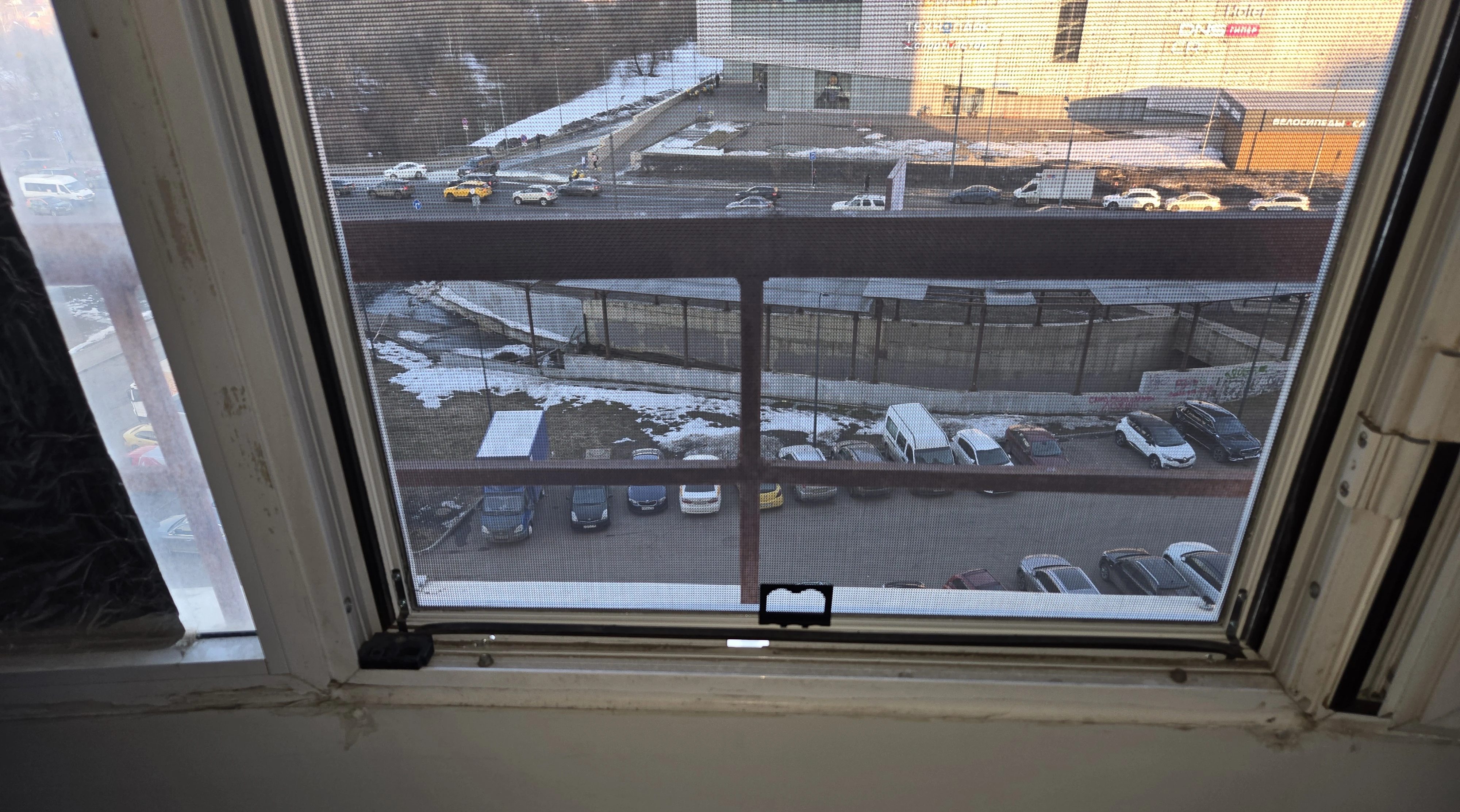 Москитная сетка системы алюмСН с нижними креплениями Москитная сетка системы алюмСН с нижними креплениями
