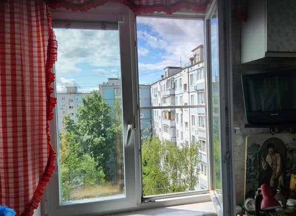 Москитная сетка с полотном diamond steel на окне в панельной девятиэтажке в Ясенево Москитная сетка с полотном diamond steel на окне в панельной девятиэтажке в Ясенево