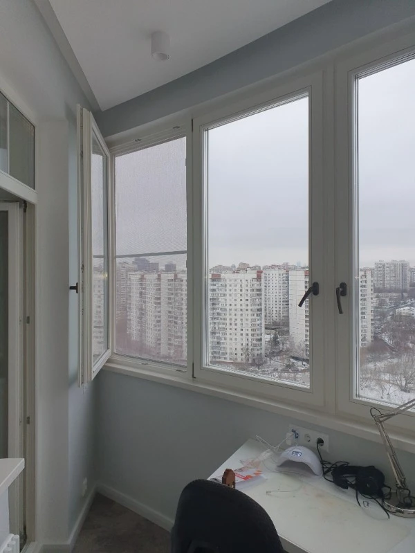 Москитные сетки на деревянном балконе в доме п3-М в Ясенево Москитные сетки на деревянном балконе в доме п3-М в Ясенево