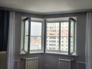 Москитные сетки в Москве на эркерном окне