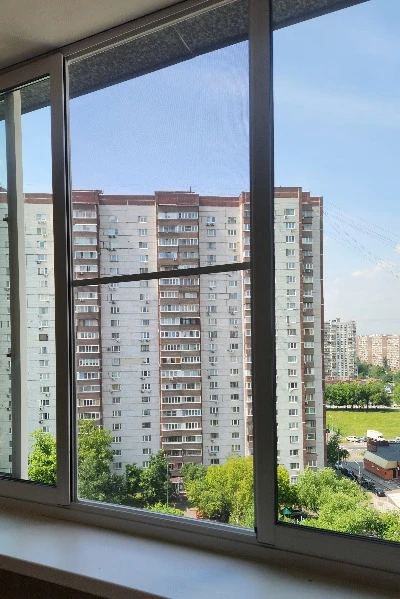 Москитная сетка на раздвижном остеклении пластиковыми окнами системы Слайдорс Москитная сетка на раздвижном остеклении пластиковыми окнами системы Слайдорс